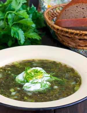 Зелёный борщ с щавелем и яйцом