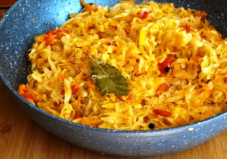 Жареная капуста с мясом