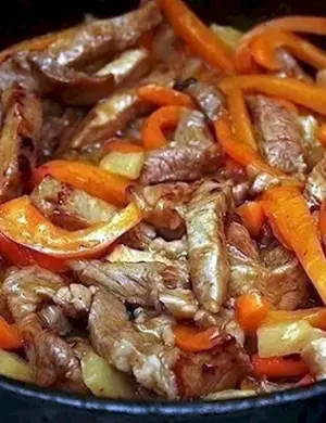 Жареная свинина с овощами
