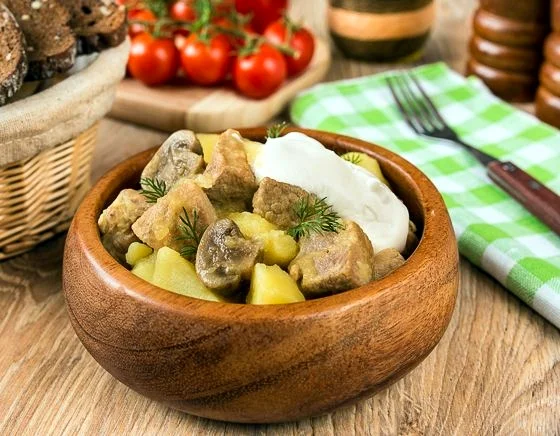 Жаркое из свинины с грибами